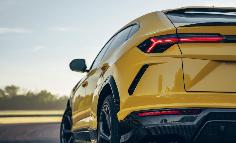Детали экстерьера Lamborghini Urus Shiny Black Package 2018 года  (NA) (фото 2 из 40)